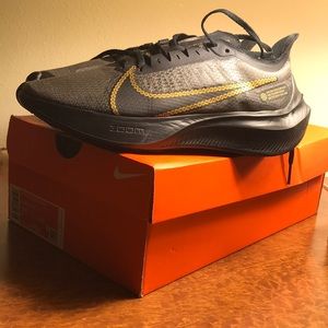 WMNs NIKE ZOOM GRAVITY SHOES